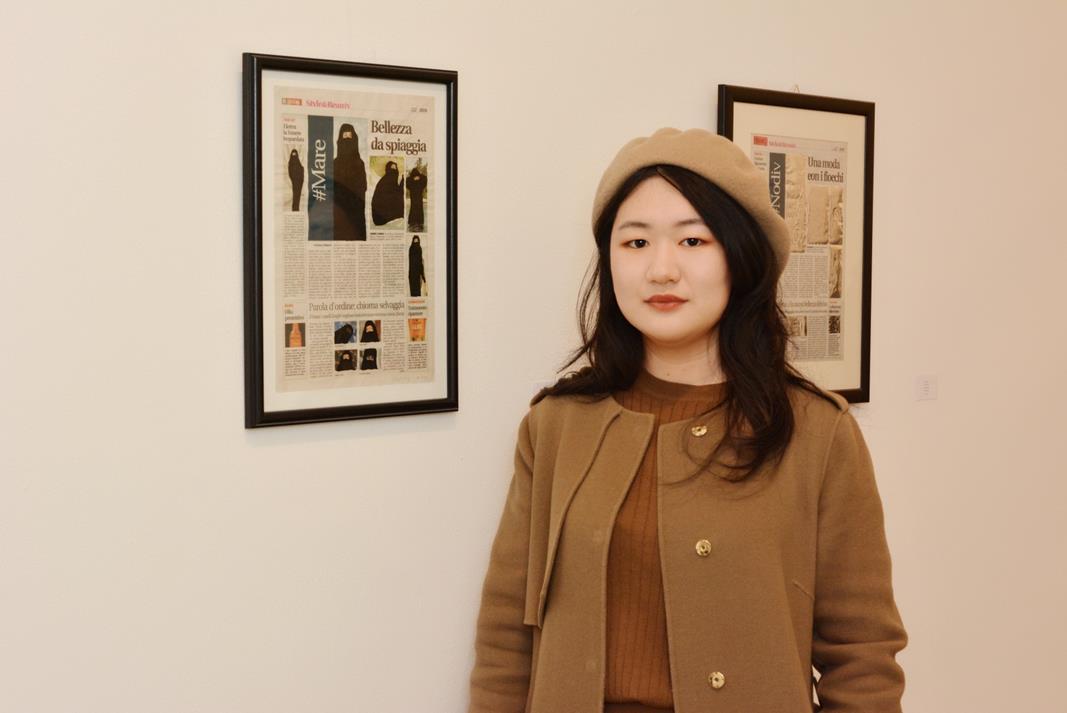 Lingyi Hong alla mostra Bellezza da spiaggia, 2019